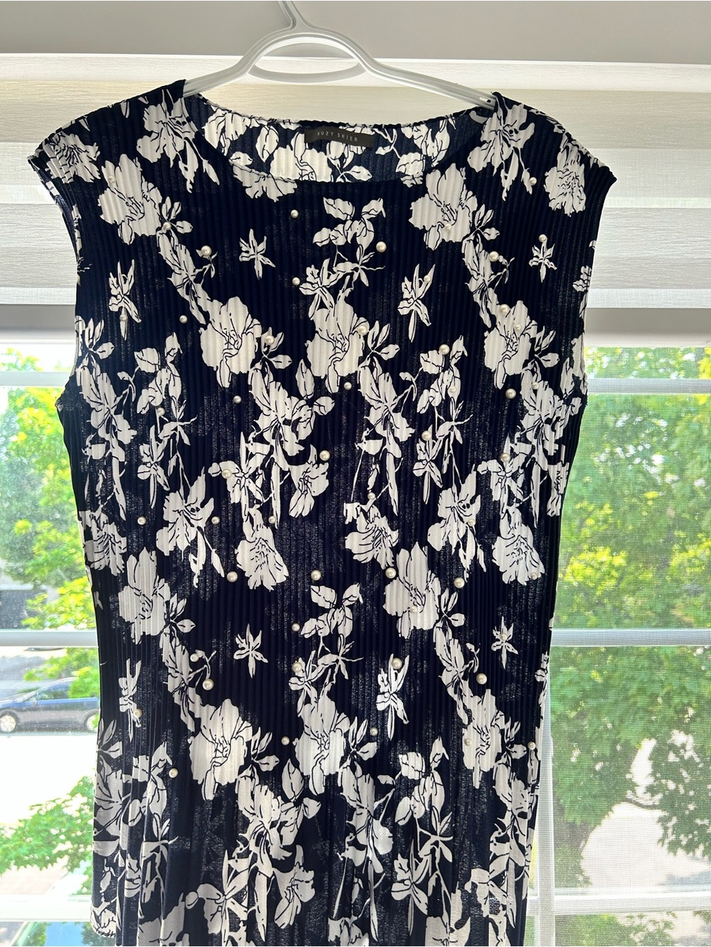 Suzy Shier Navy & White Floral Sleeveless Tunic